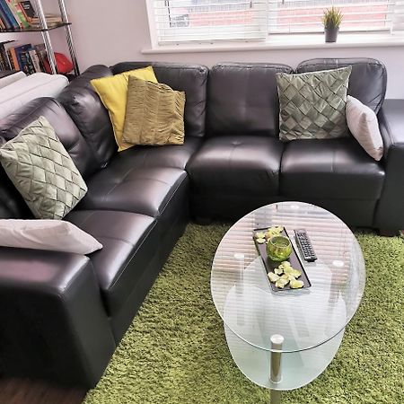 J Quarter - Sleeps 5 Long Term & Families Comfortably, 4 Beds, 2 Bathrooms Бирмингем Экстерьер фото