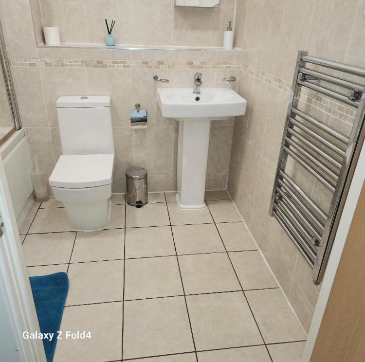 J Quarter - Sleeps 5 Long Term & Families Comfortably, 4 Beds, 2 Bathrooms Бирмингем Экстерьер фото
