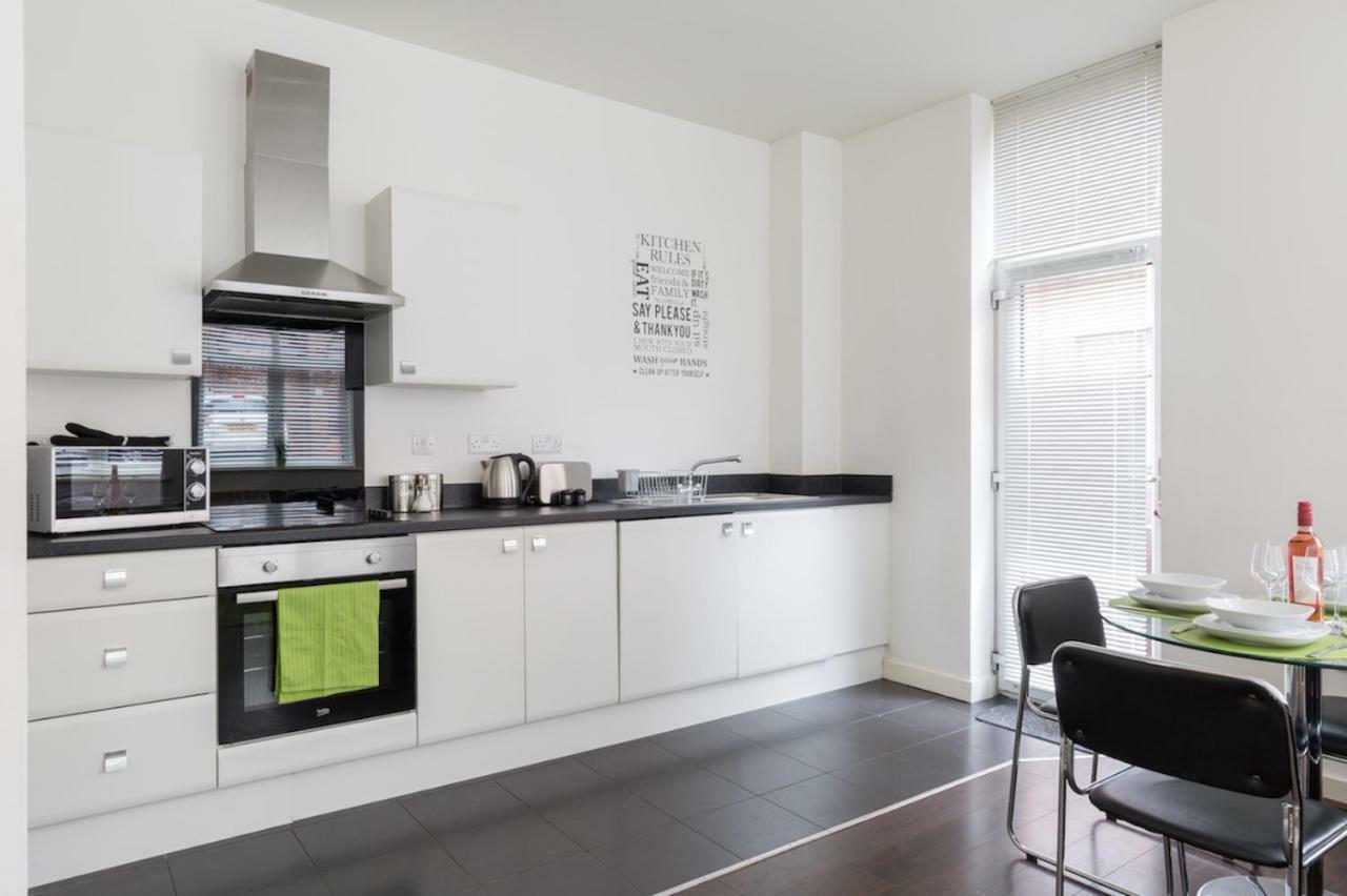 J Quarter - Sleeps 5 Long Term & Families Comfortably, 4 Beds, 2 Bathrooms Бирмингем Экстерьер фото
